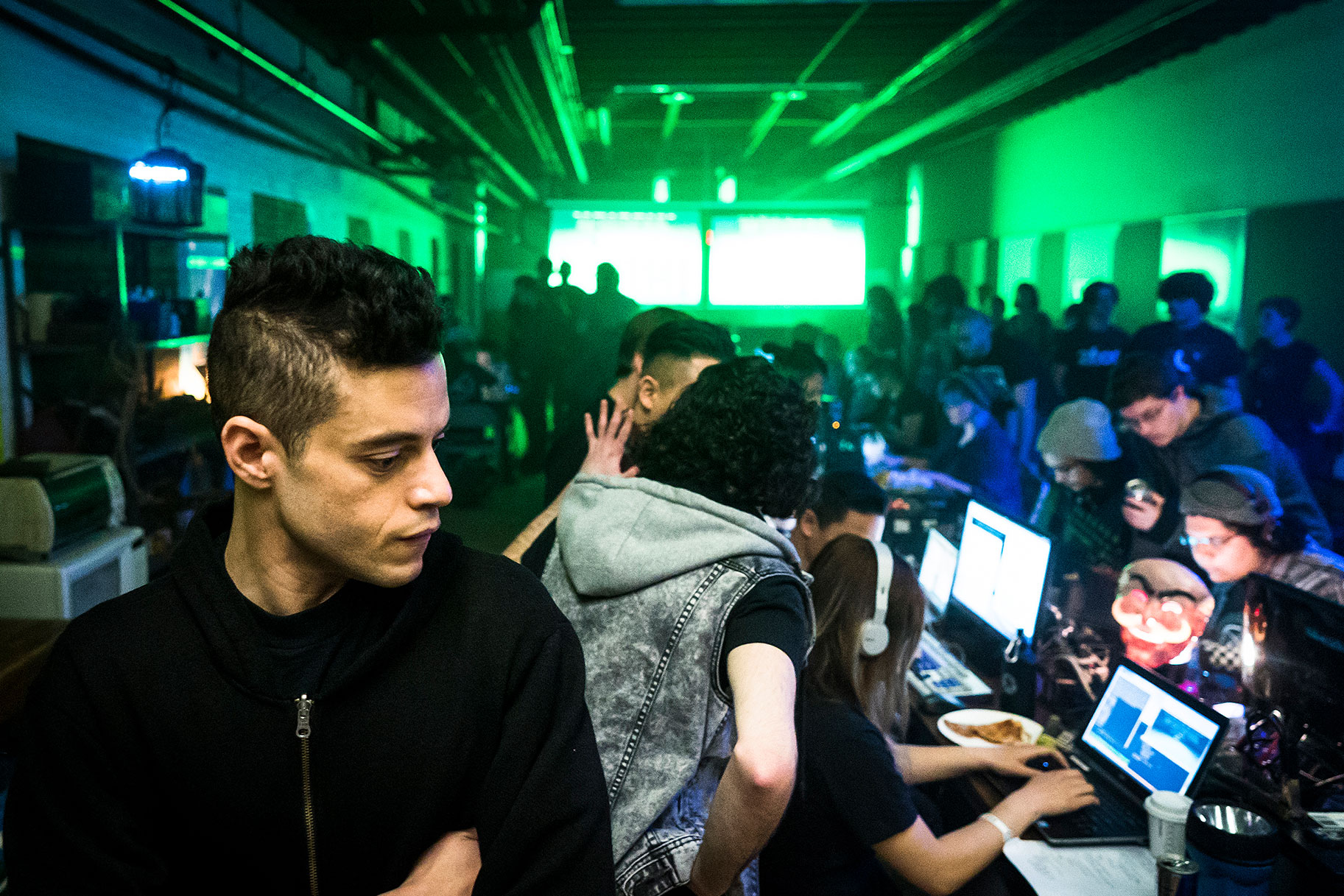 Manifest Hacker